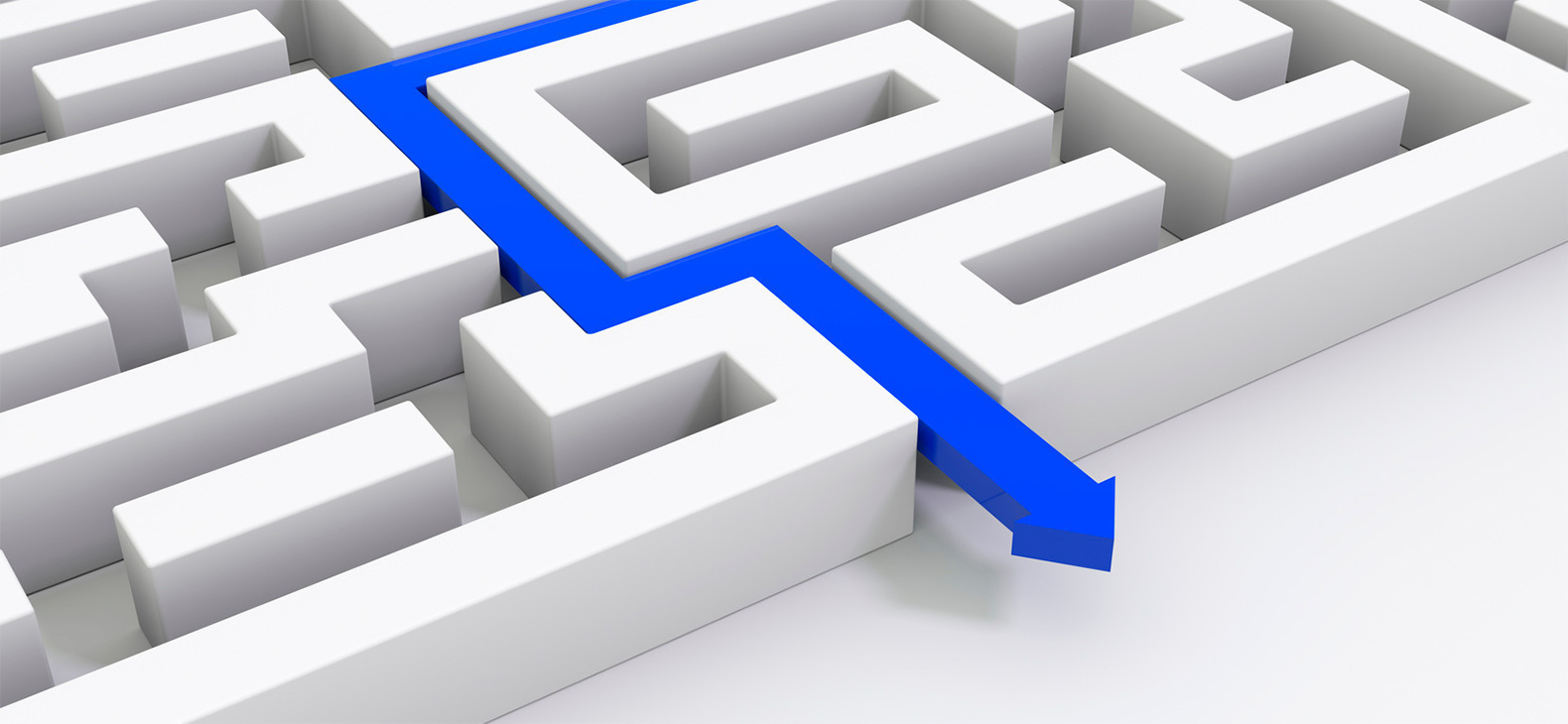 Räumliches Modell eines Labyrinths, aus dem ein blauer Pfeil den Weg hinaus zeigt.