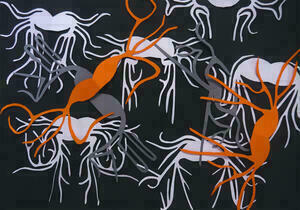 Ein Scherenschnitt von Lotte Lehmann. Darauf zu sehen sind langgliedrige, krebsähnliche Figuren in den Farben hellgrau, dunklegrau und orange auf schwarzem Hintergrund.