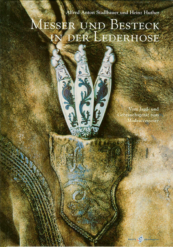 Titelseite des Buchs mit Titel, Beschreibung und einer Nahaufnahme von verziertem Besteck in einer Lederhose