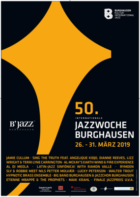 Plakat mit einem orangen stilisierten Stern mit Schweif auf schwarzem Grund dazu die Schrift: 50. Internationale Jazzwoche Burghausen, 26.-31. März