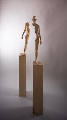 Zweiteilige Holzskulptur aus männlicher und weiblicher Körperhälfte 