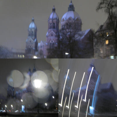 Tafel bestehend aus drei Fotografien: Oben eine  Kirche bei Nacht Lukaskirche), darunter runde Lichtreflexe, man erkennt eine Lampe, dahinter die Kirche, daneben, Lichstreifen vor der gleichen Kirche