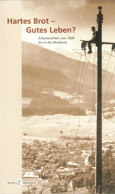 Titelbild des Buches: Eine historische Fotografie in Beigetönen mit einem Telegrafenmasten im Vordergrund und eine Blick auf eine oberbayerische Alpenlandschaft.